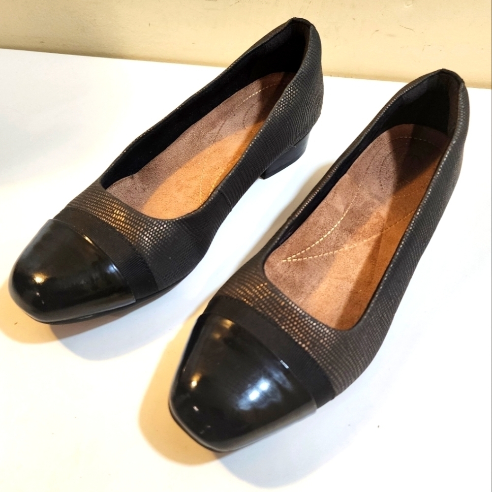 Clark casual comfy shoes size 7.5 M